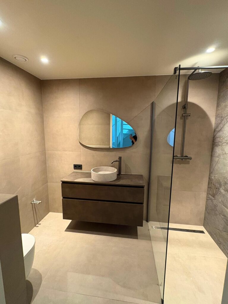 Badkamer en toilet met Kronos Terra Crea en Raku accentwand - foto 2